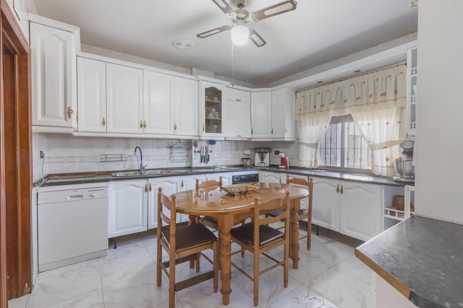 Villa zu verkaufen in Santa Fe mit Garage - 194.900 € (Ref: 9837474)