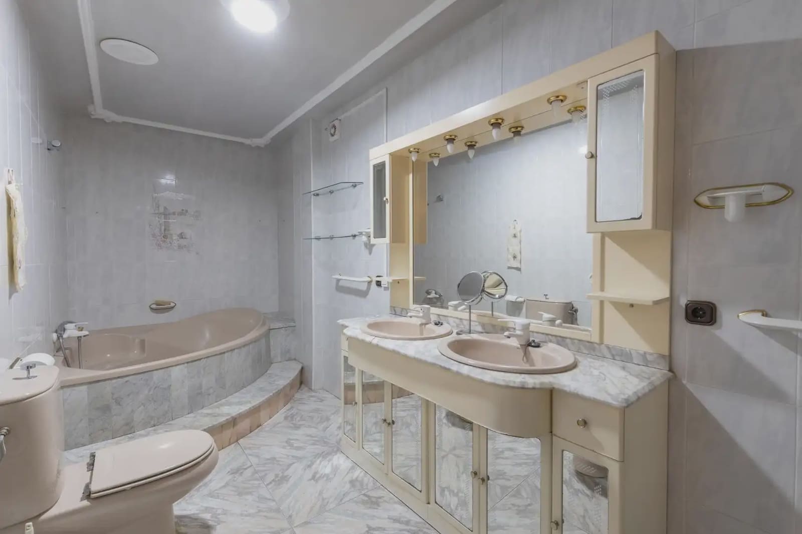 Villa zu verkaufen in Santa Fe mit Garage - 194.900 € (Ref: 9837474)