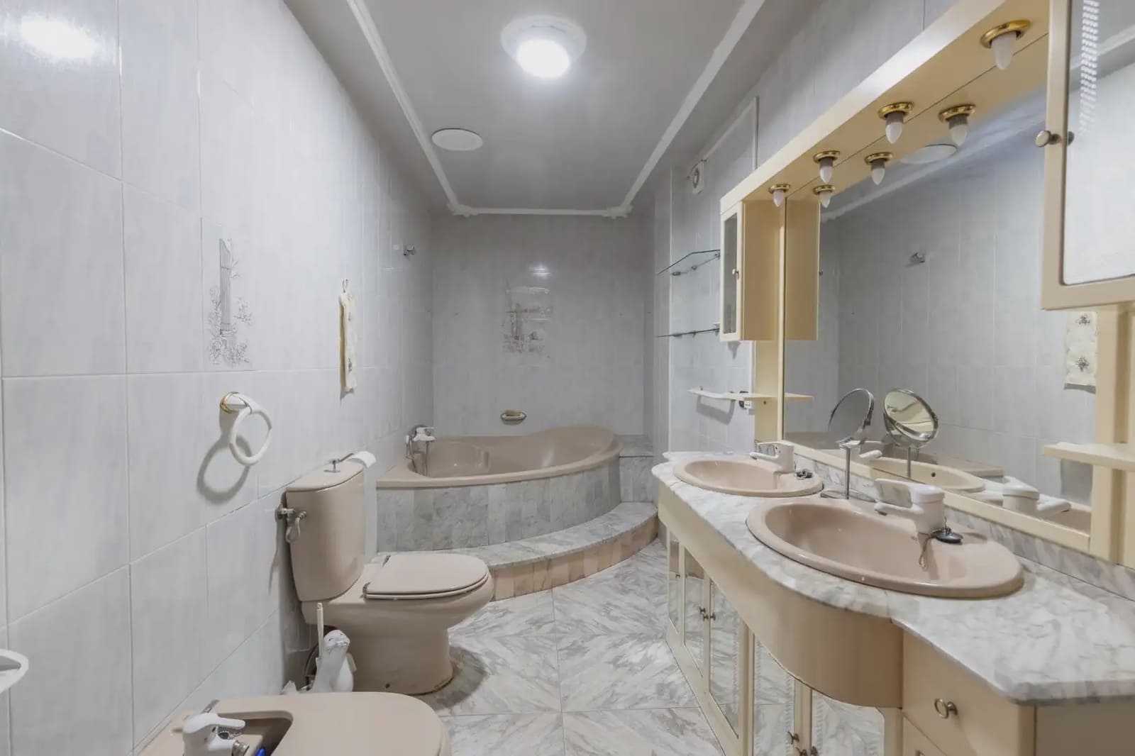 Villa zu verkaufen in Santa Fe mit Garage - 194.900 € (Ref: 9837474)