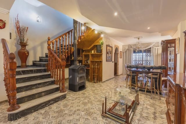 Villa til salgs i Santa Fe med garasje - € 194 900 (Ref: 9837474)
