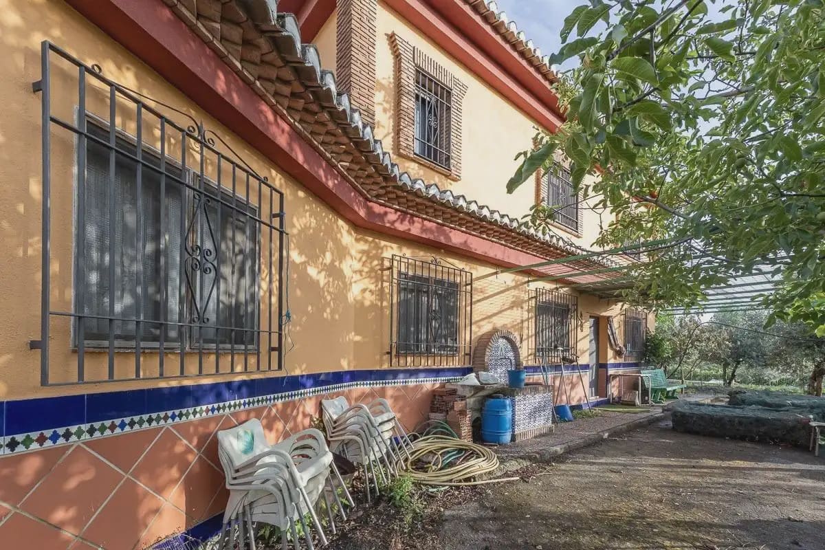 Finca/Herregård til salgs i Monachil med svømmebasseng - € 170 000 (Ref: 9837475)