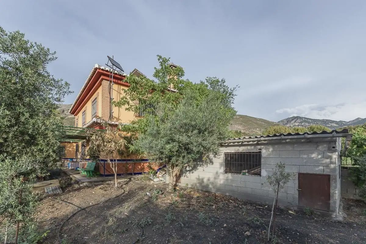 Finca/Herregård til salgs i Monachil med svømmebasseng - € 170 000 (Ref: 9837475)
