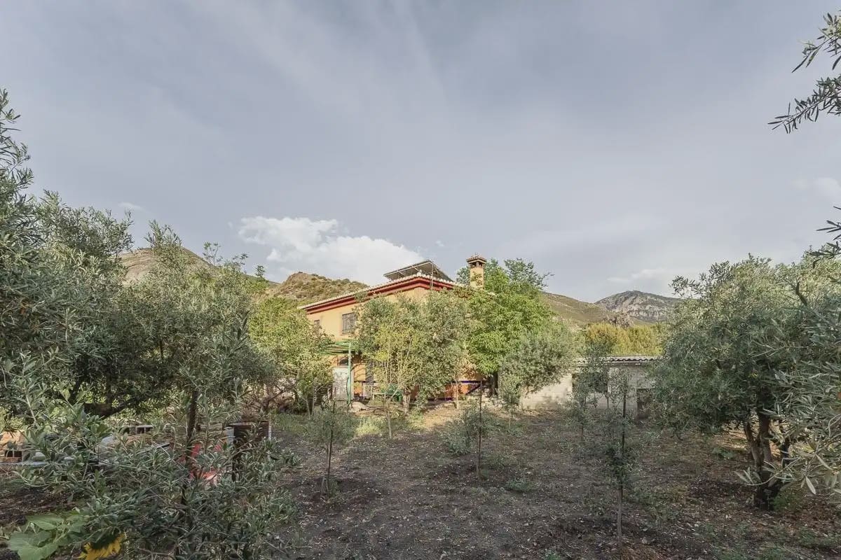 Finca/Herregård til salgs i Monachil med svømmebasseng - € 170 000 (Ref: 9837475)