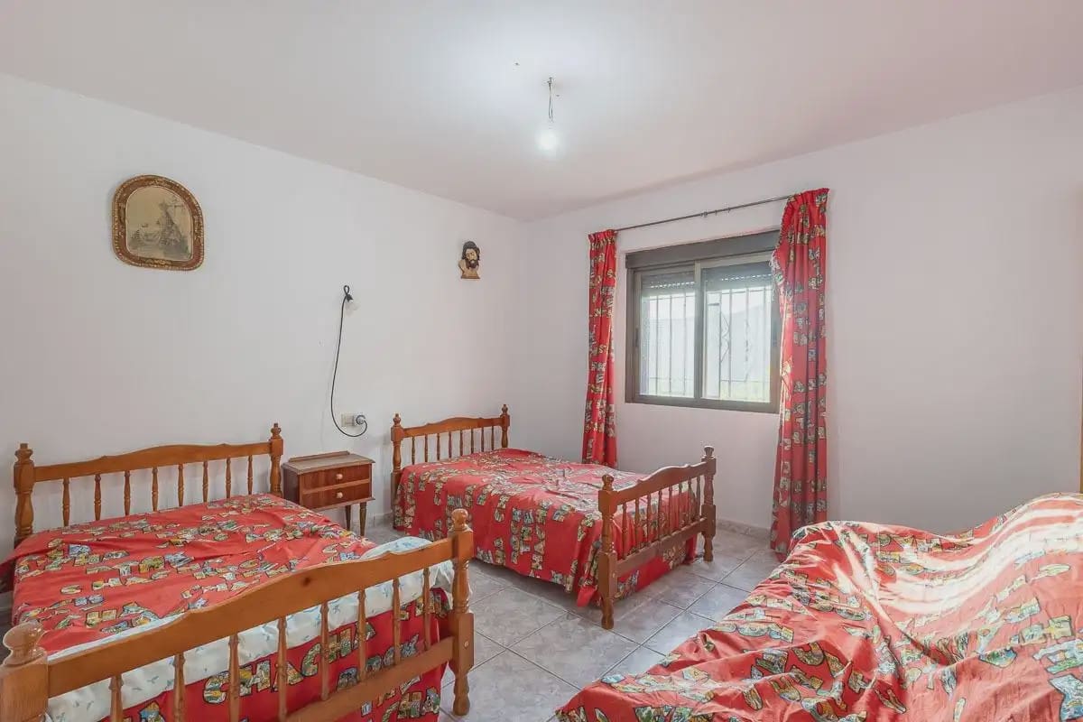 Finca/Herregård til salgs i Monachil med svømmebasseng - € 170 000 (Ref: 9837475)