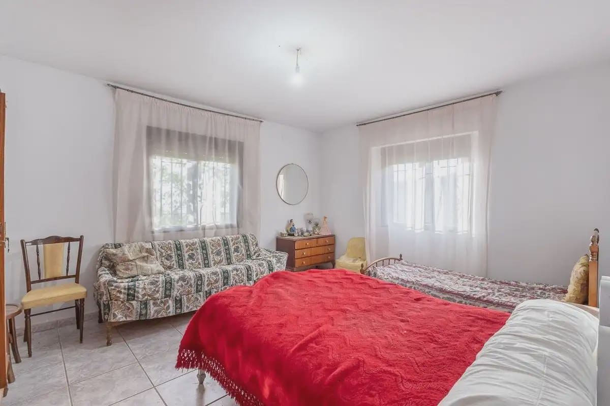 Finca/Herregård til salgs i Monachil med svømmebasseng - € 170 000 (Ref: 9837475)