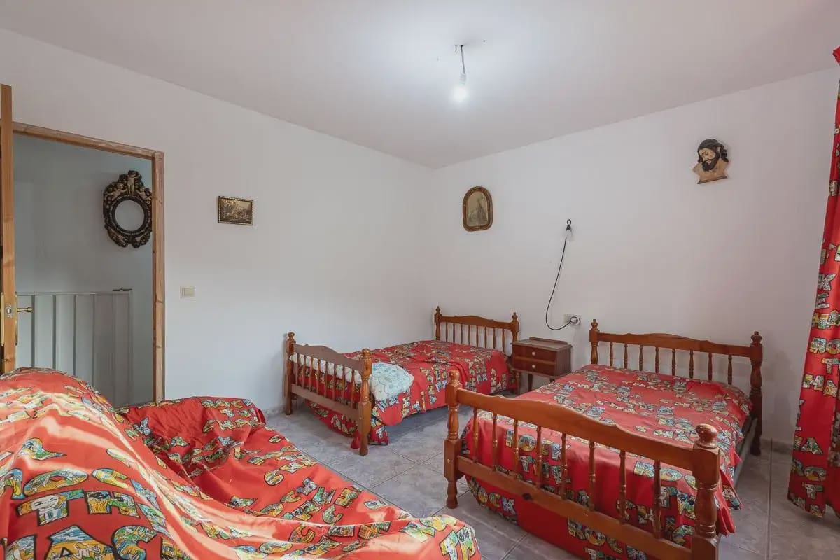 Finca/Herregård til salgs i Monachil med svømmebasseng - € 170 000 (Ref: 9837475)