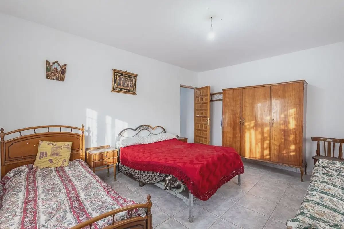 Finca/Herregård til salgs i Monachil med svømmebasseng - € 170 000 (Ref: 9837475)