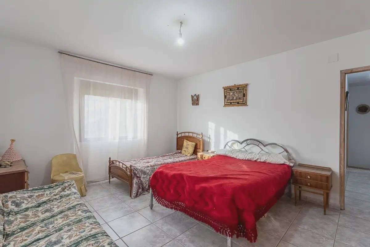 Finca/Herregård til salgs i Monachil med svømmebasseng - € 170 000 (Ref: 9837475)