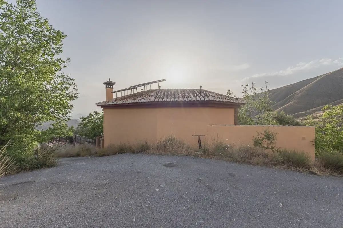 Finca/Herregård til salgs i Monachil med svømmebasseng - € 170 000 (Ref: 9837475)