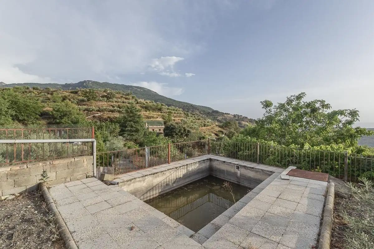 Finca/Herregård til salgs i Monachil med svømmebasseng - € 170 000 (Ref: 9837475)