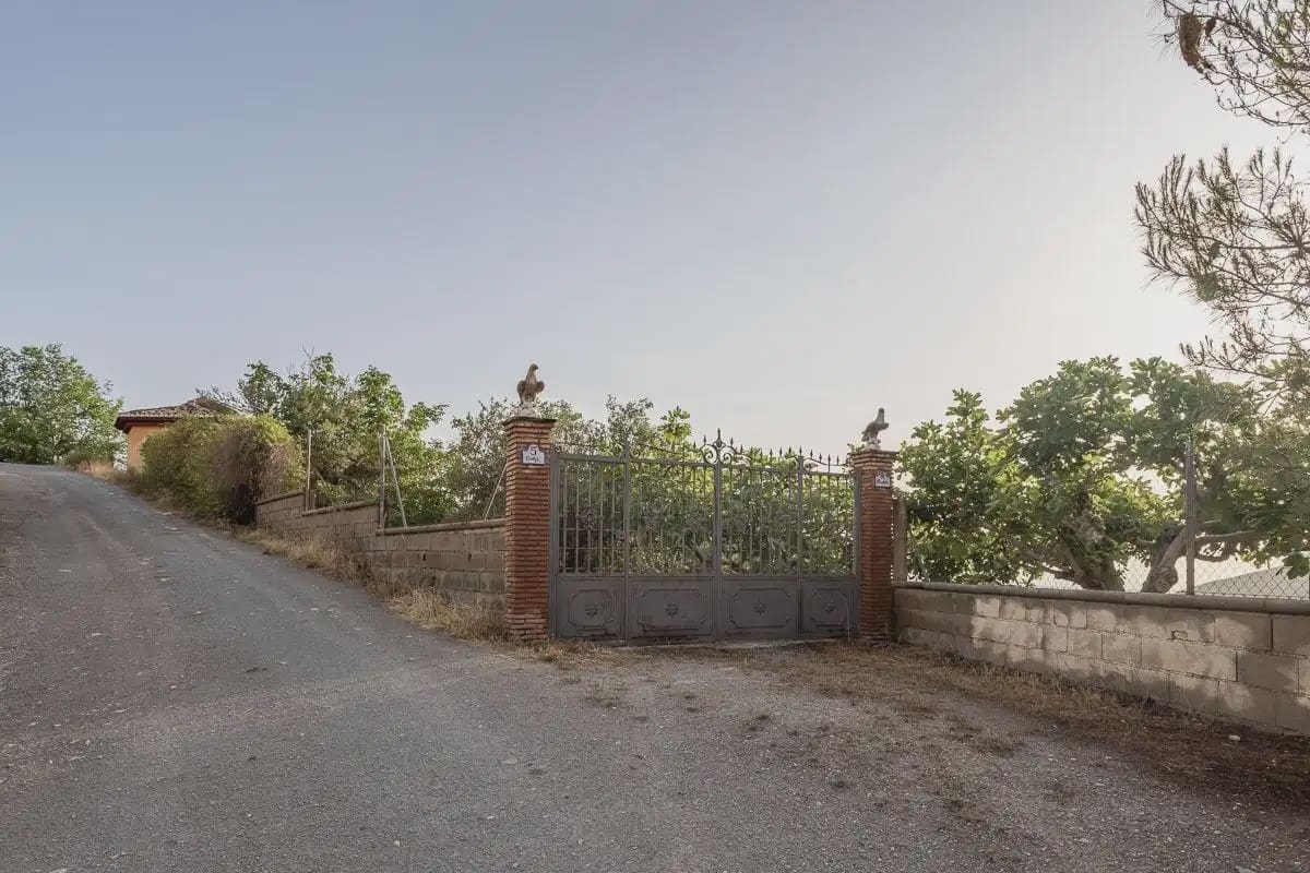 Finca/Herregård til salgs i Monachil med svømmebasseng - € 170 000 (Ref: 9837475)