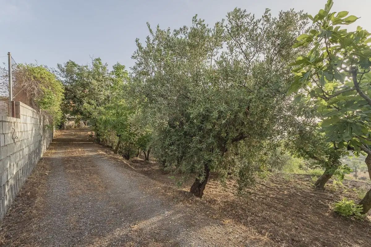 Finca/Herregård til salgs i Monachil med svømmebasseng - € 170 000 (Ref: 9837475)