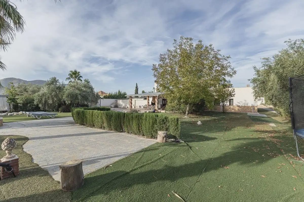 Finca/Landehus til salg i Atarfe med swimmingpool - € 450.000 (Ref: 9837476)