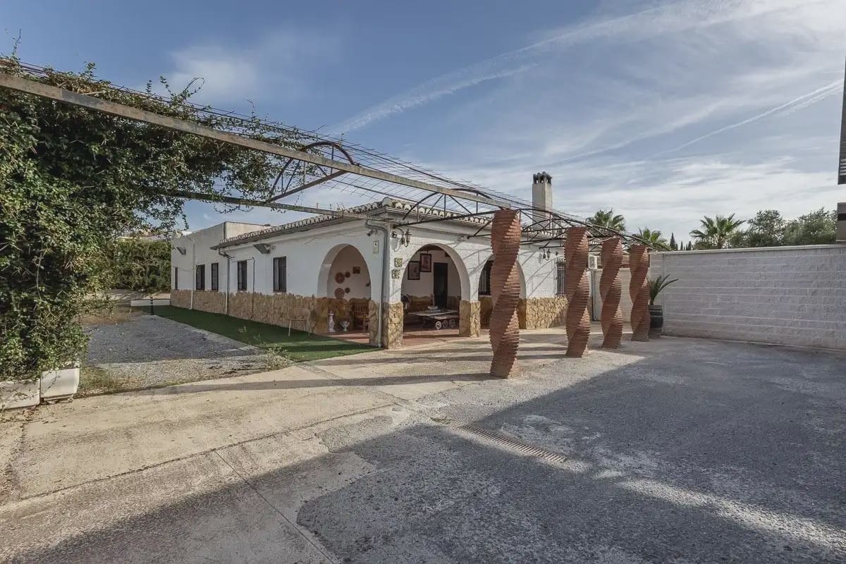 Finca/Landehus til salg i Atarfe med swimmingpool - € 450.000 (Ref: 9837476)