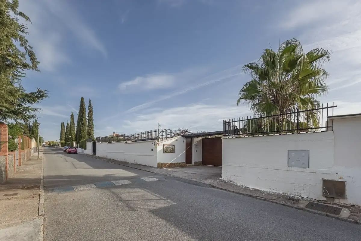 Finca/Landehus til salg i Atarfe med swimmingpool - € 450.000 (Ref: 9837476)