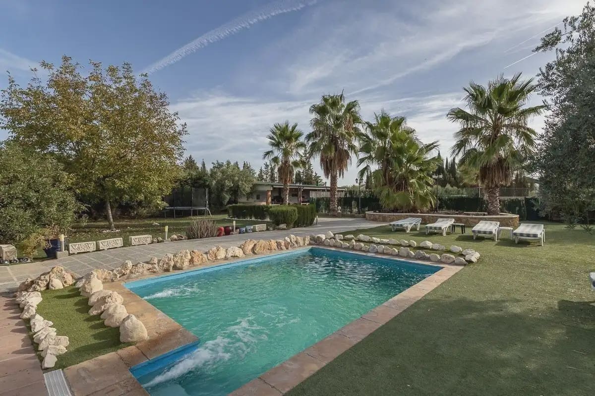 Finca/Landehus til salg i Atarfe med swimmingpool - € 450.000 (Ref: 9837476)