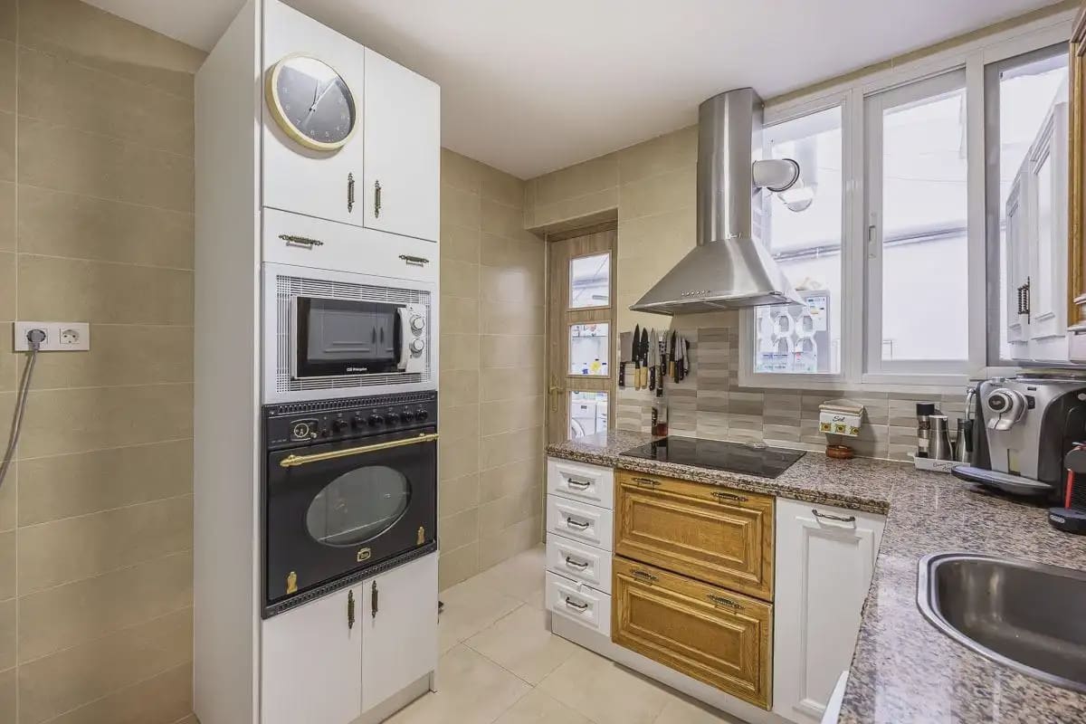 Omakotitalo myytävänä paikassa Monachil mukana uima-altaan 
autotalli - 240 000 € (Ref: 9837477)