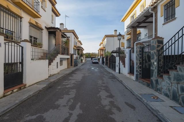 Semi-Rækkehus til salg i Ogíjares med garage - € 339.000 (Ref: 9837479)