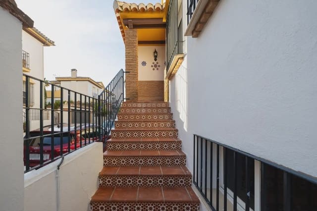 Semi-Rækkehus til salg i Ogíjares med garage - € 339.000 (Ref: 9837479)