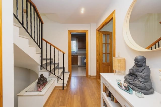 Semi-Rækkehus til salg i Ogíjares med garage - € 339.000 (Ref: 9837479)