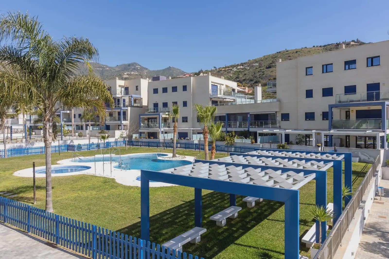 Flat for sale in Almunecar with pool garage - € 355,000 (Ref: 9837481)