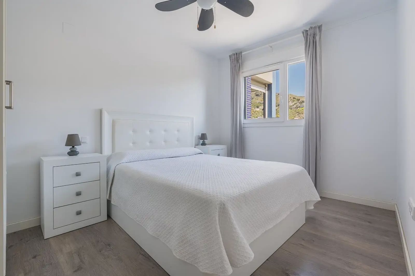 Flat for sale in Almunecar with pool garage - € 355,000 (Ref: 9837481)