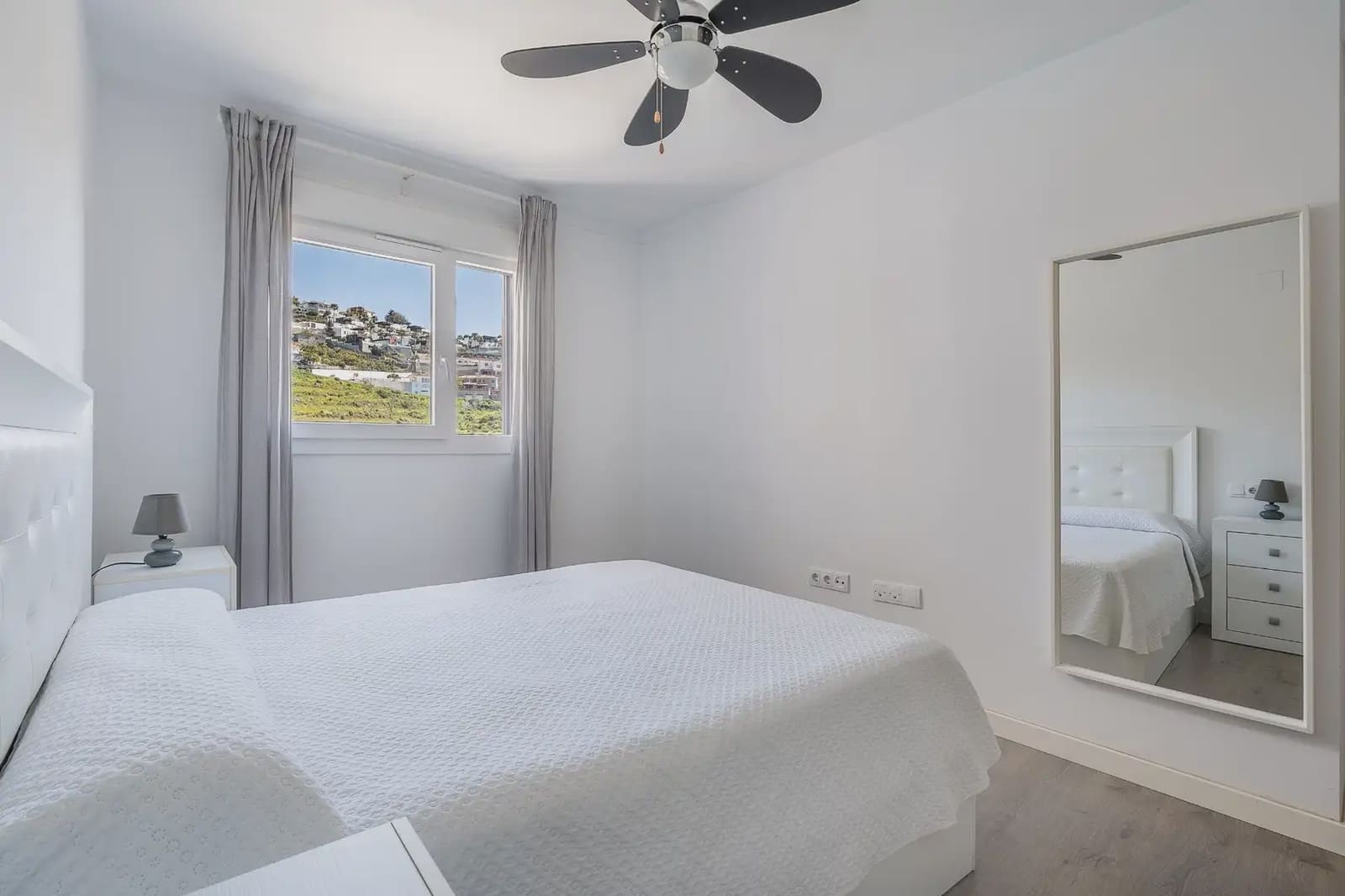 Flat for sale in Almunecar with pool garage - € 355,000 (Ref: 9837481)