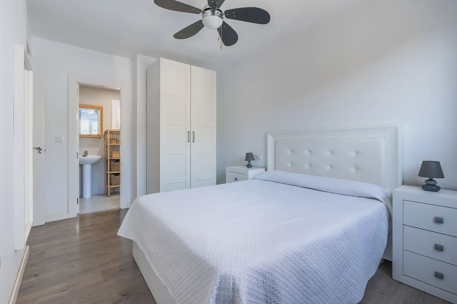 Flat for sale in Almunecar with pool garage - € 355,000 (Ref: 9837481)