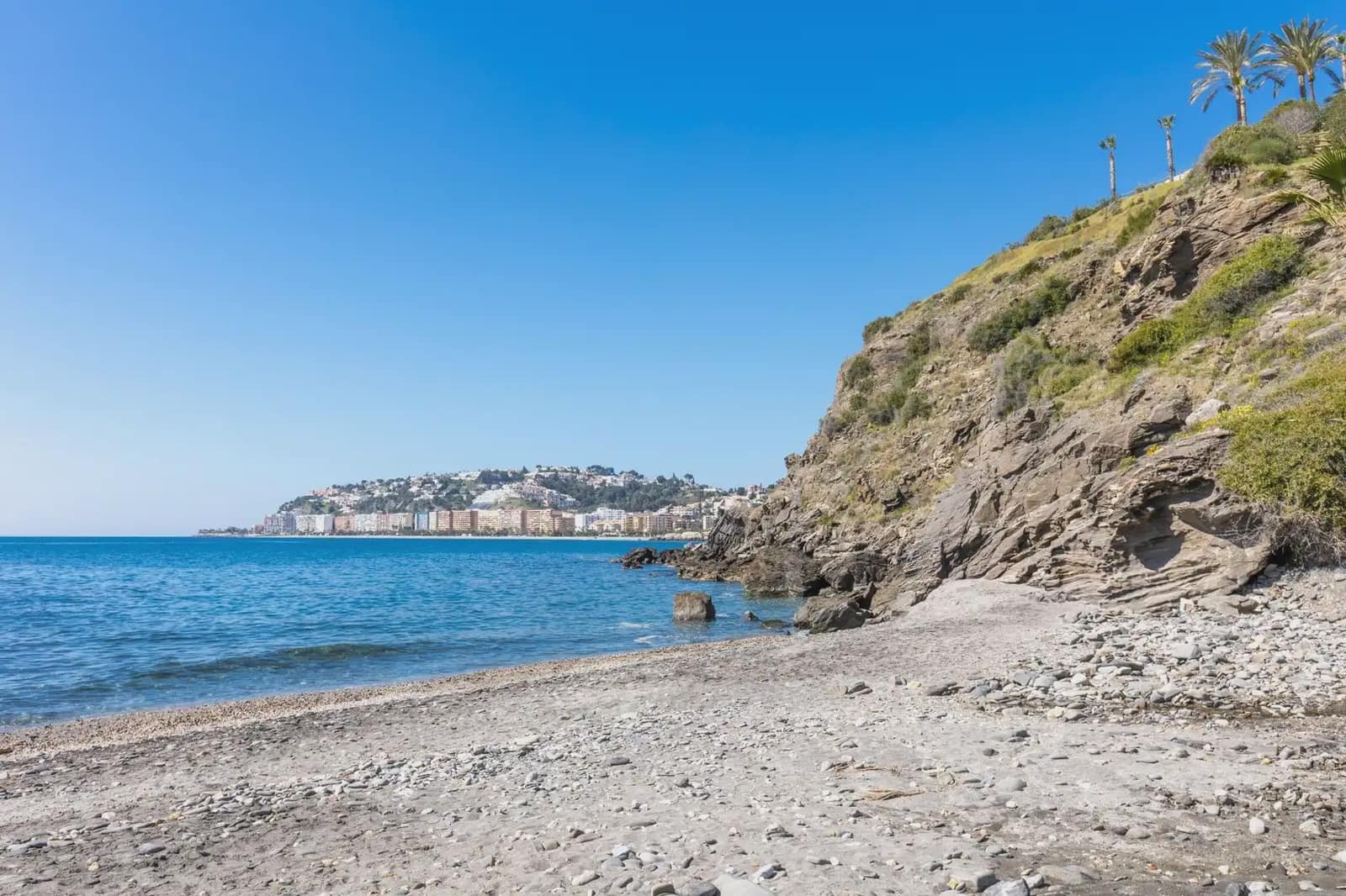 Flat for sale in Almunecar with pool garage - € 355,000 (Ref: 9837481)