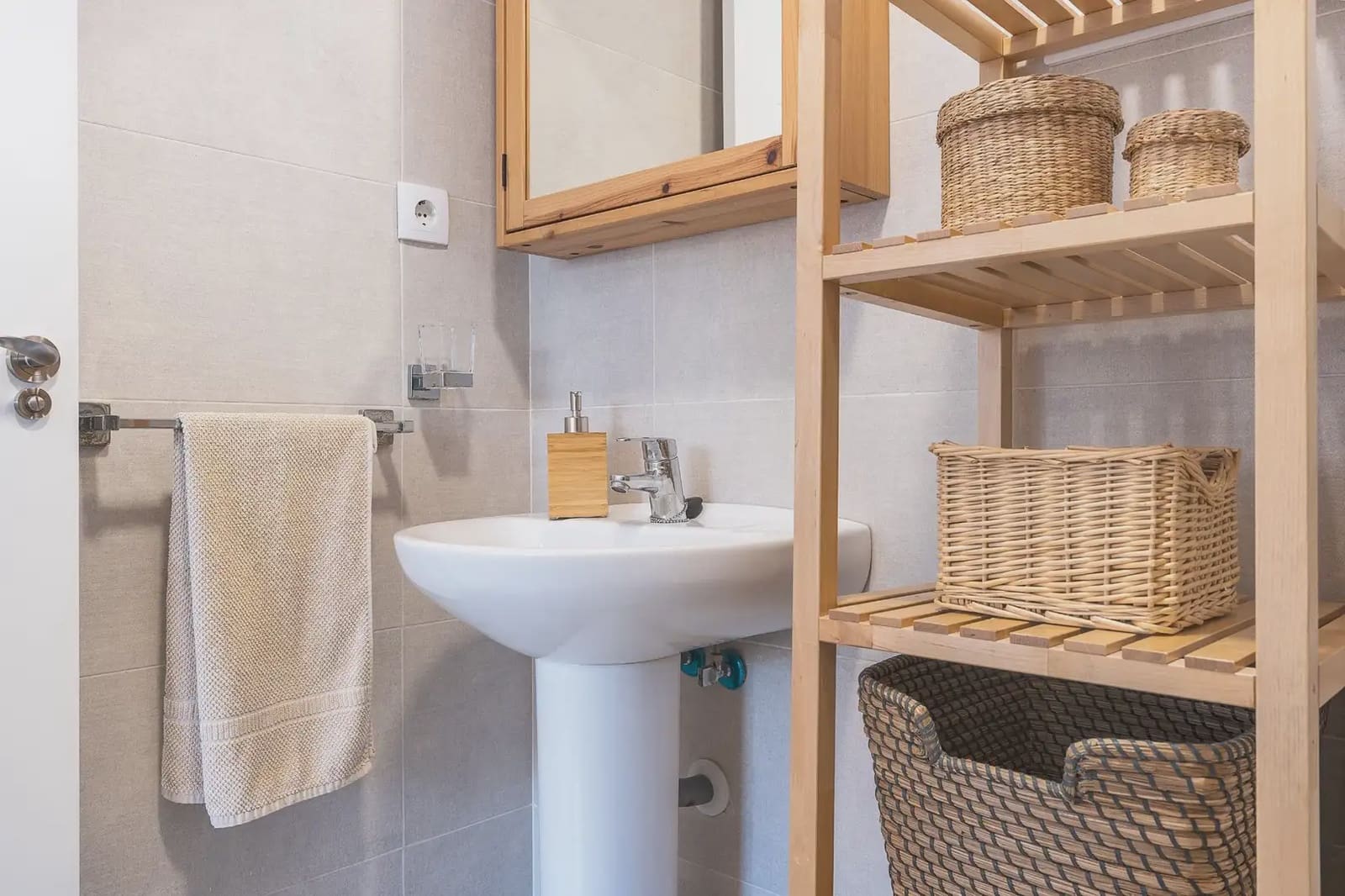 Flat for sale in Almunecar with pool garage - € 355,000 (Ref: 9837481)