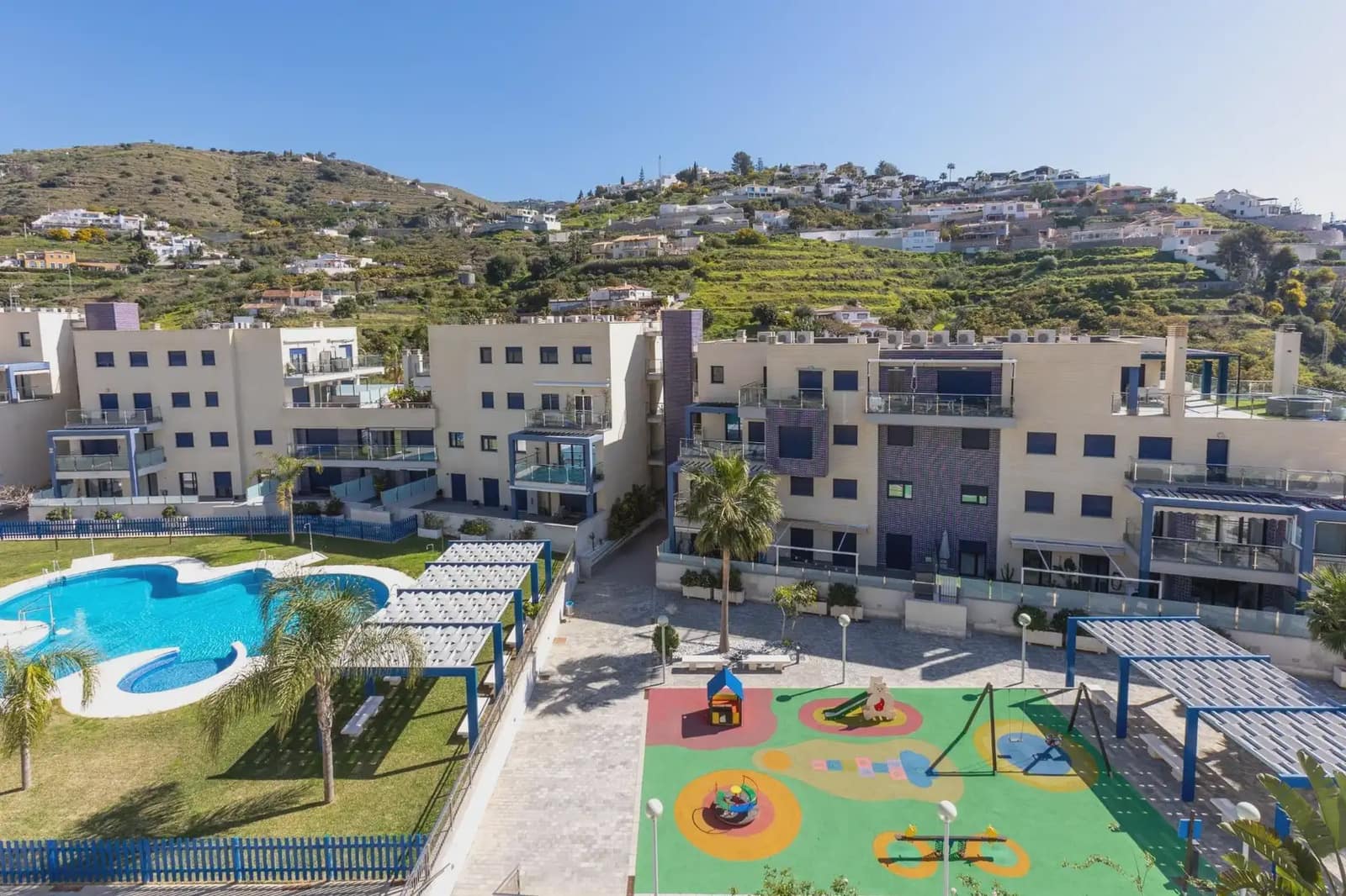 Flat for sale in Almunecar with pool garage - € 355,000 (Ref: 9837481)
