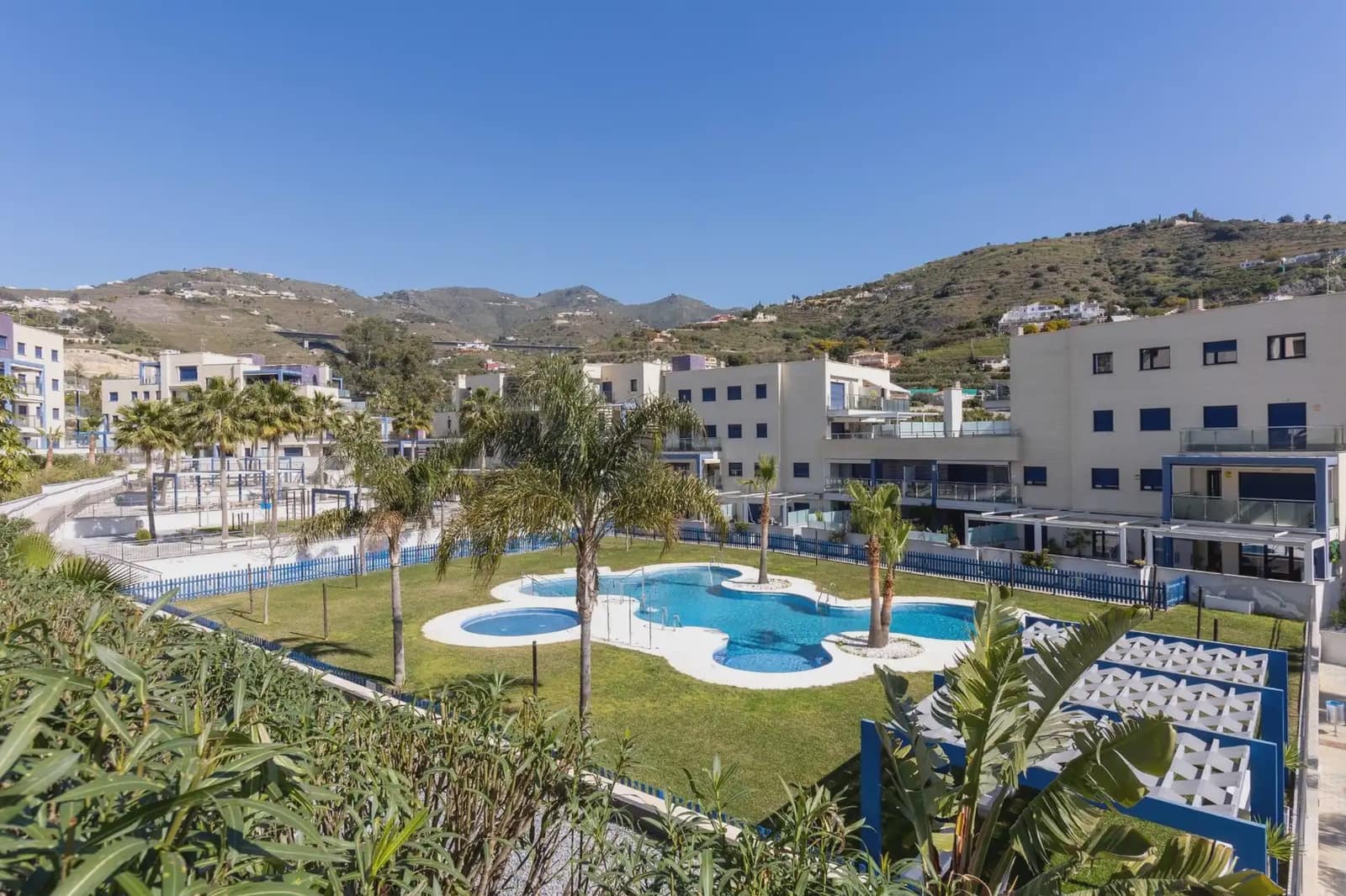 Flat for sale in Almunecar with pool garage - € 355,000 (Ref: 9837481)