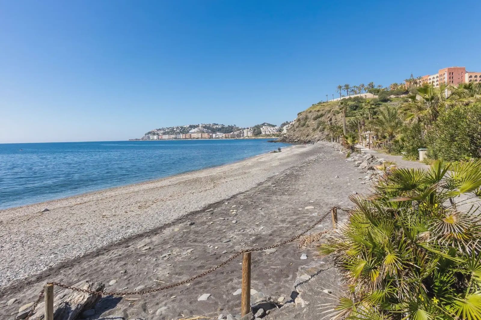 Flat for sale in Almunecar with pool garage - € 355,000 (Ref: 9837481)