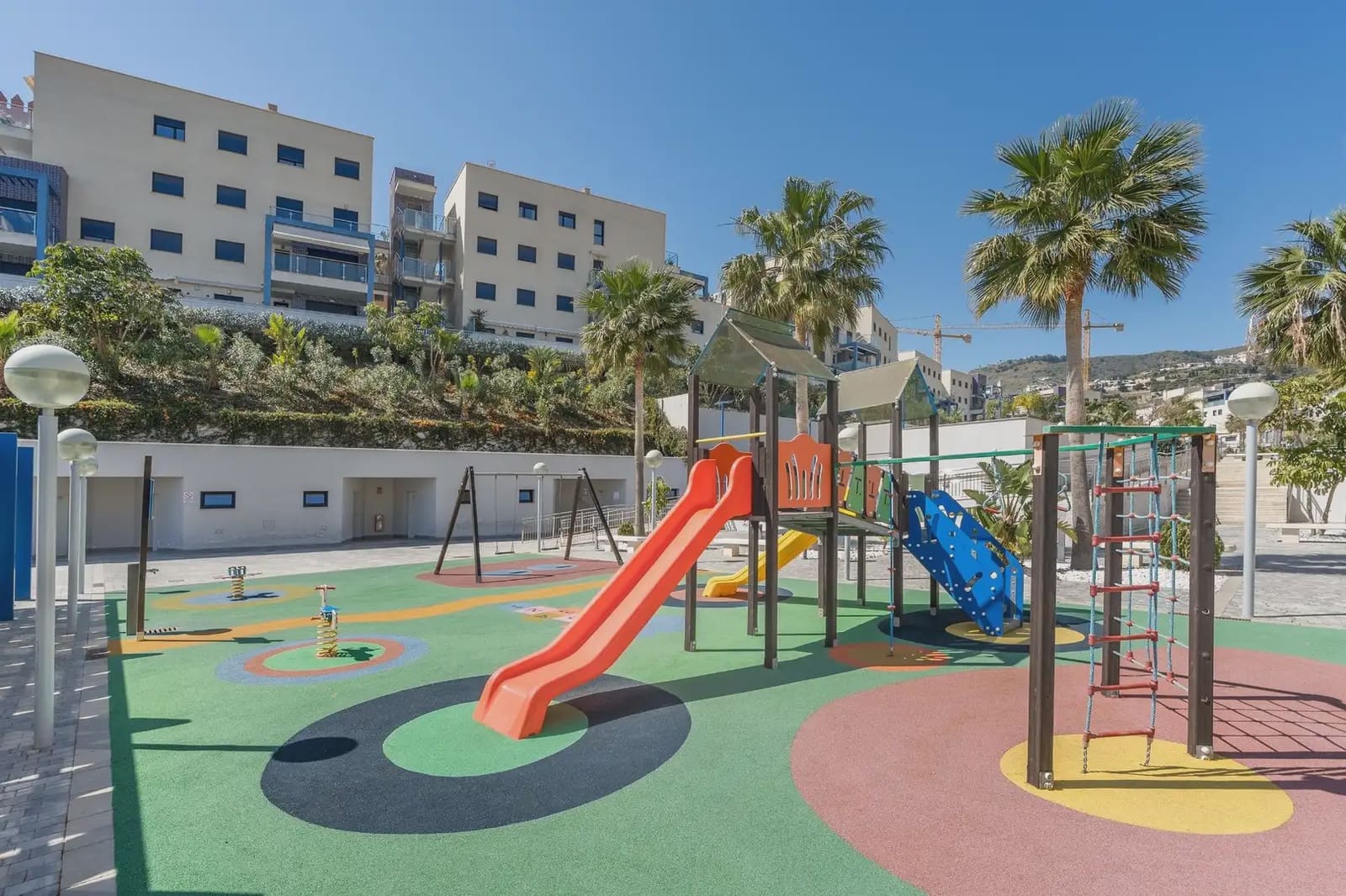 Flat for sale in Almunecar with pool garage - € 355,000 (Ref: 9837481)