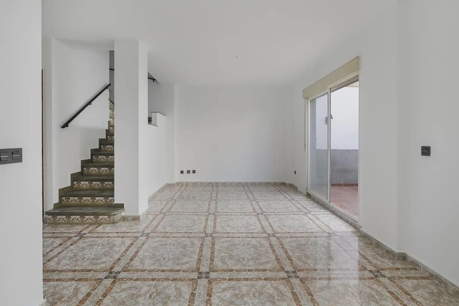 Lejlighed til salg i Ogijares med garage - € 230.000 (Ref: 9837484)