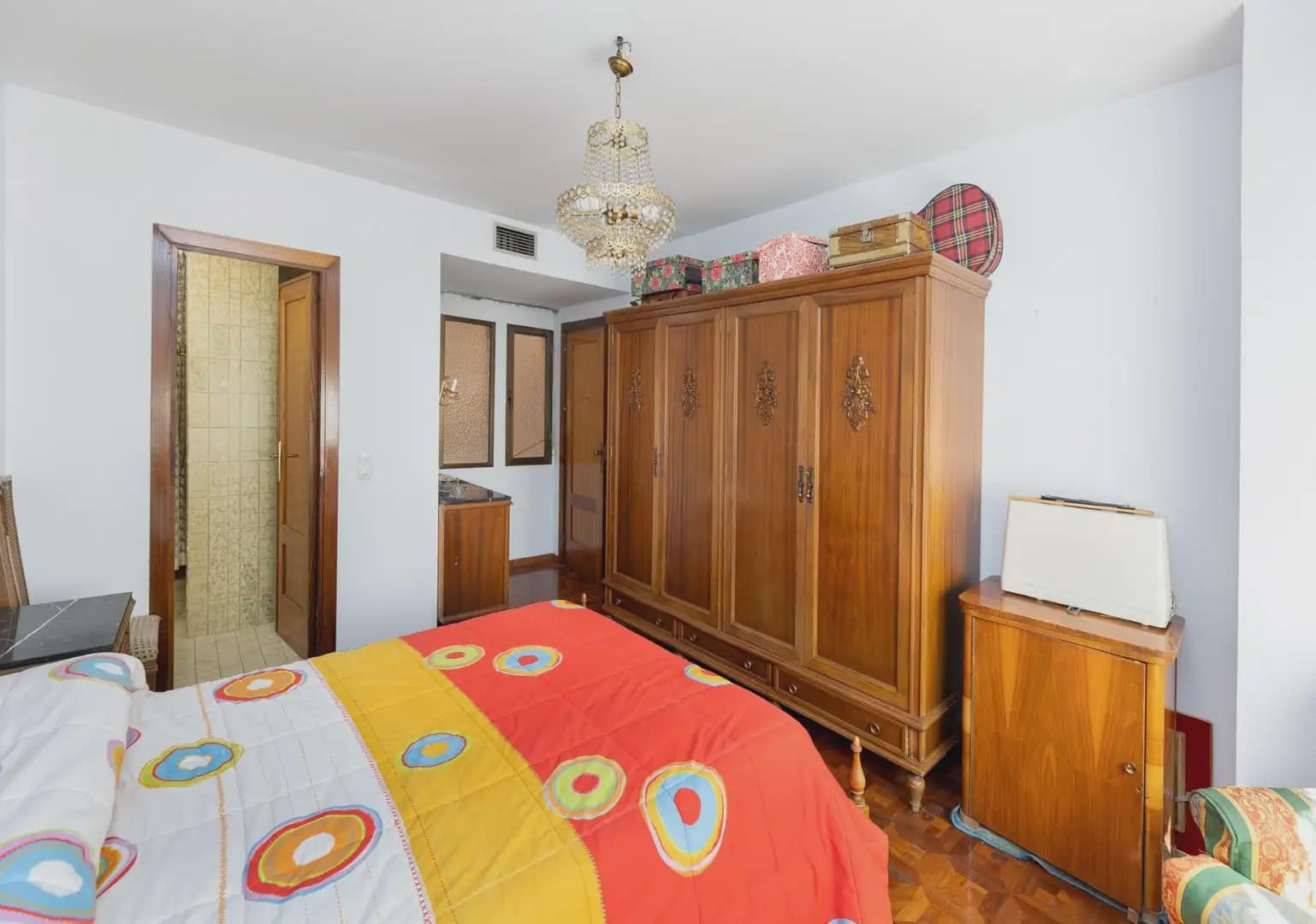 Flat for sale in Granada city with garage - € 460,000 (Ref: 9837485)