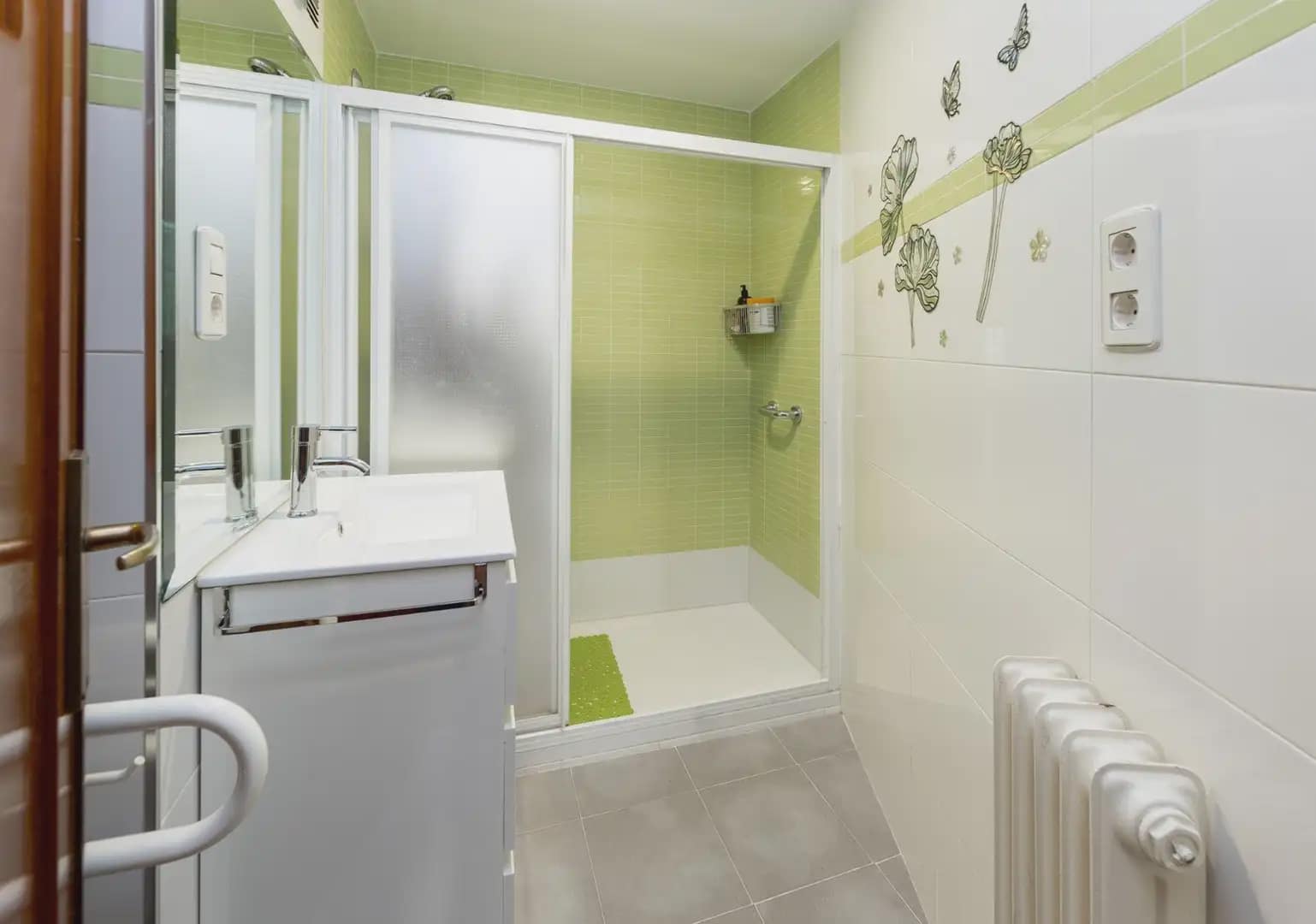 Flat for sale in Granada city with garage - € 460,000 (Ref: 9837485)