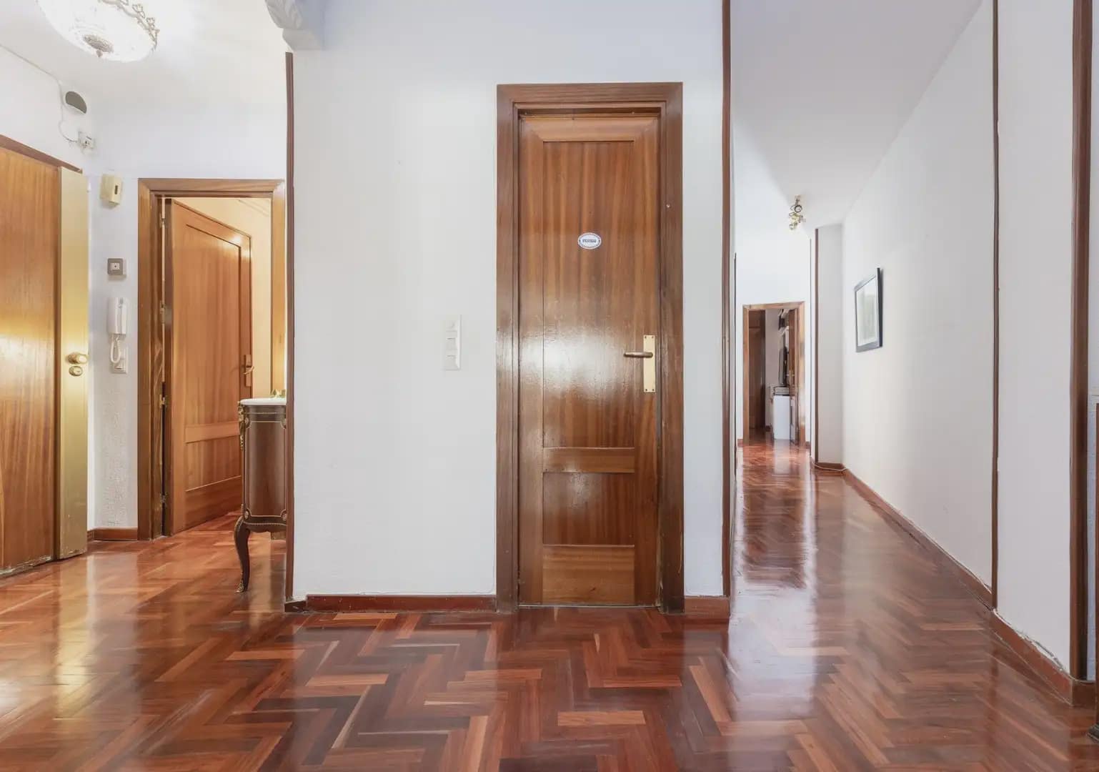 Flat for sale in Granada city with garage - € 460,000 (Ref: 9837485)