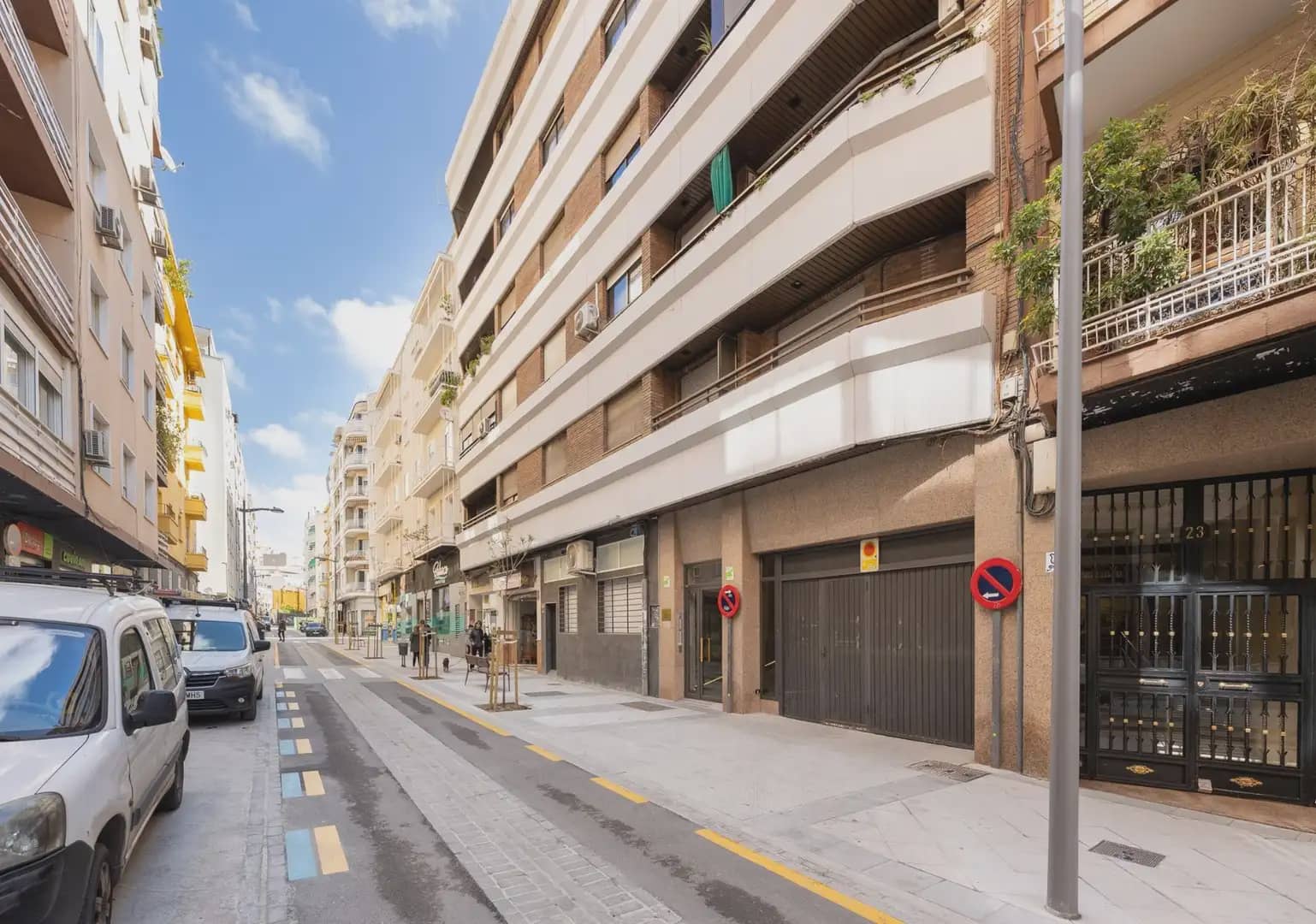 Flat for sale in Granada city with garage - € 460,000 (Ref: 9837485)