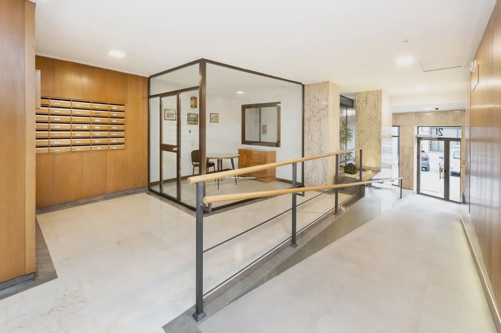 Flat for sale in Granada city with garage - € 460,000 (Ref: 9837485)