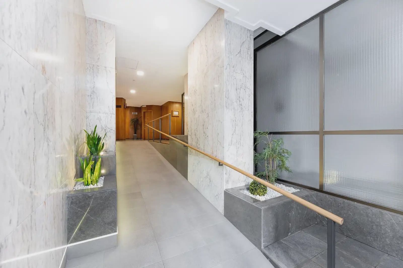 Flat for sale in Granada city with garage - € 460,000 (Ref: 9837485)