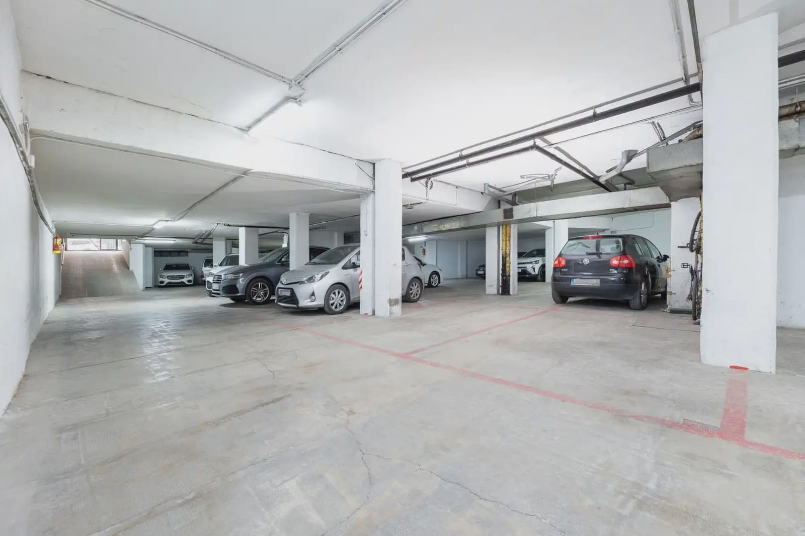 Flat for sale in Granada city with garage - € 460,000 (Ref: 9837485)