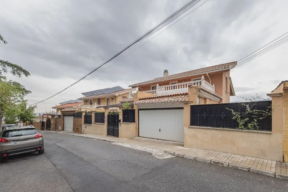 Villa/Maison à vendre à Gojar avec piscine garage - 425 000 € (Ref: 9837487)