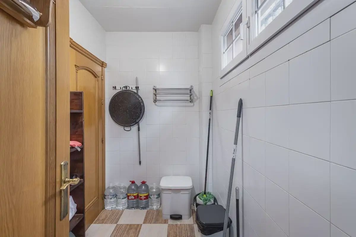 Villa/Maison à vendre à Gojar avec piscine garage - 425 000 € (Ref: 9837487)