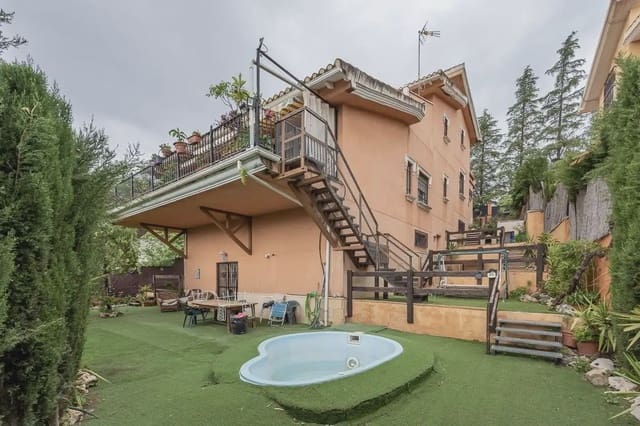 Villa til salgs i Gójar med svømmebasseng garasje - € 425 000 (Ref: 9837487)