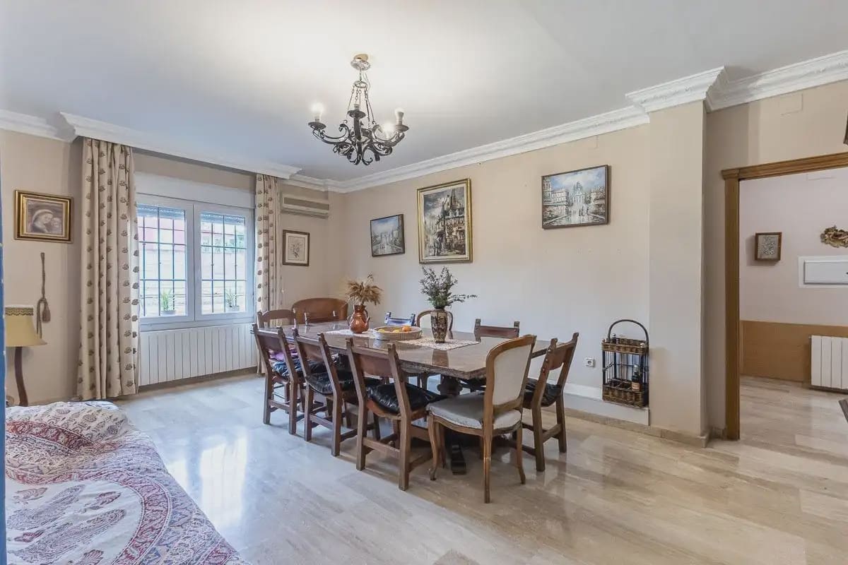Villa/Maison à vendre à Gojar avec piscine garage - 425 000 € (Ref: 9837487)