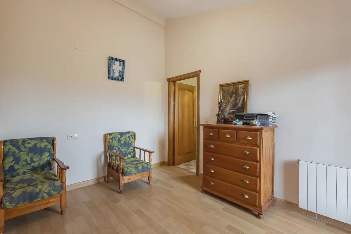 Villa/Maison à vendre à Gojar avec piscine garage - 425 000 € (Ref: 9837487)