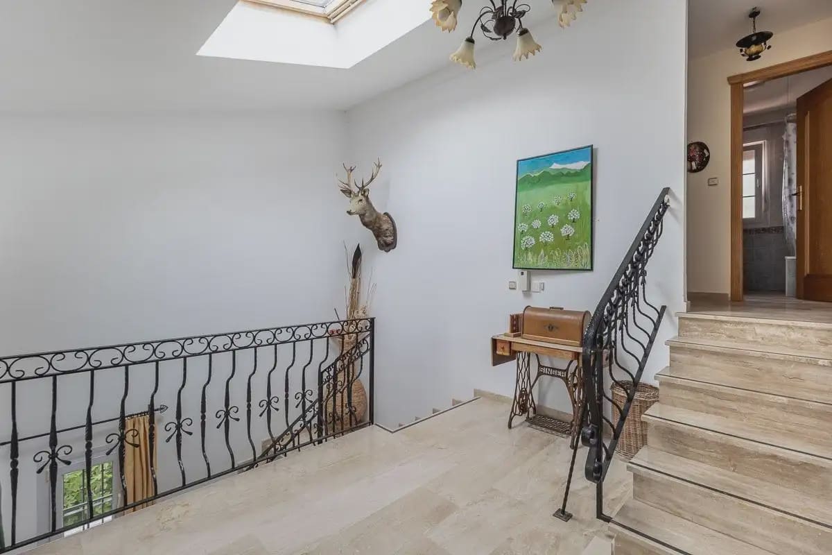 Villa/Maison à vendre à Gojar avec piscine garage - 425 000 € (Ref: 9837487)