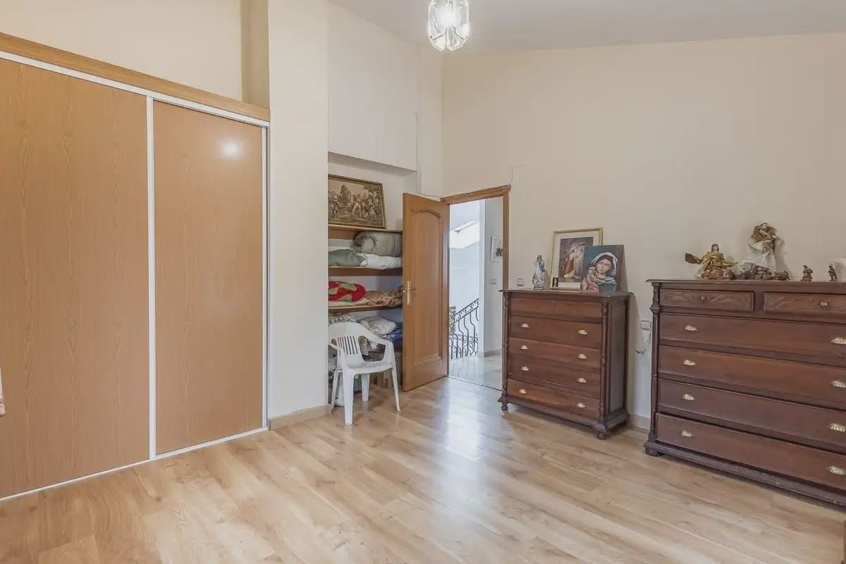 Villa/Maison à vendre à Gojar avec piscine garage - 425 000 € (Ref: 9837487)