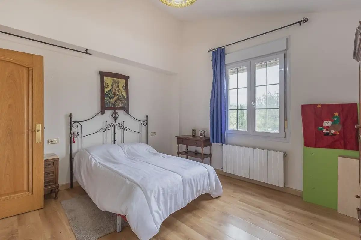 Villa/Maison à vendre à Gojar avec piscine garage - 425 000 € (Ref: 9837487)